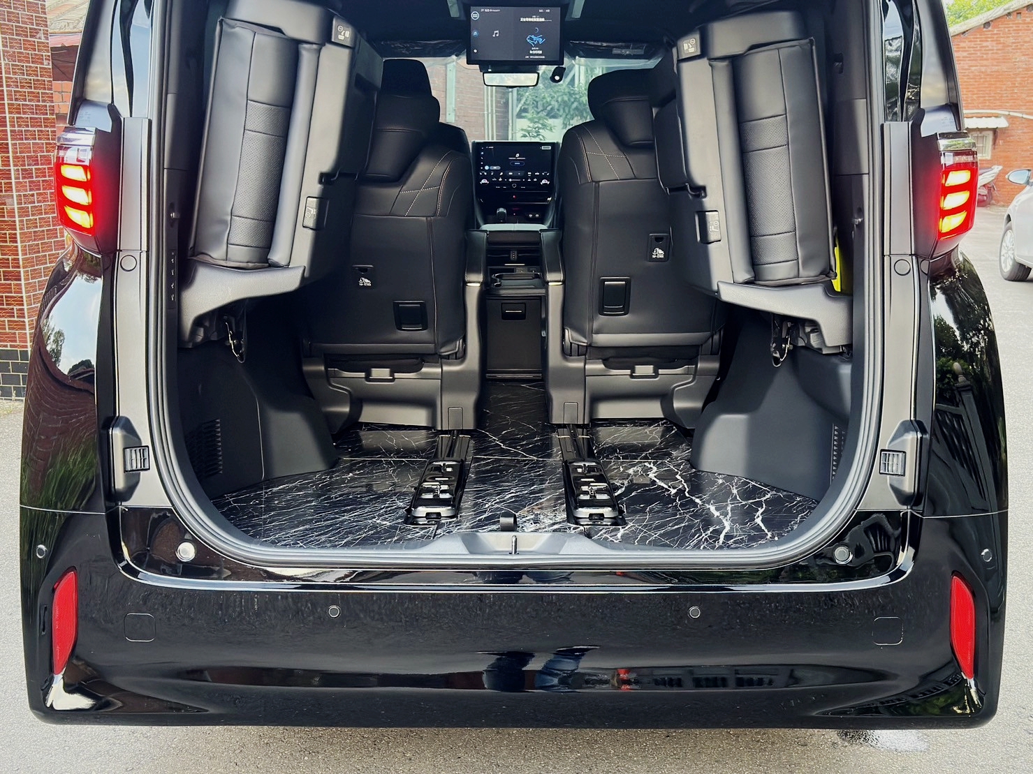 Alphard Jadi Gocar: Kemewahan yang Terjangkau, atau Mimpi yang Terlalu Jauh?